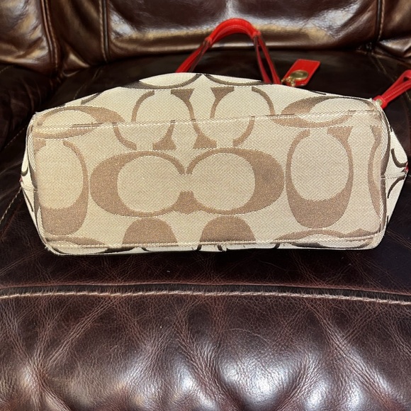 EUC Coach red patent signature top zip shoulder bag 13.5 x 10 - Picture 4 of 11